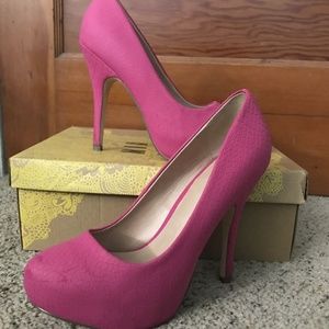 Mix No. 6 Pink Faux Snakeskin Pumps